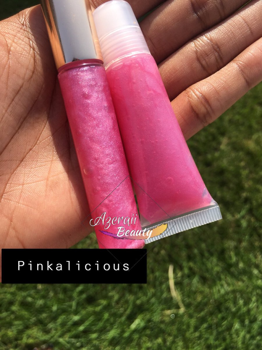 ACollection__'s tweet photo. Each gloss is made with coconut oil and castor oil with mica pigments 
  - coconut oil is a great moisturizer with vitamin e
 - castor oil is a great moisturizer and hydrating as well

All glosses are unscented and has a slight tint to them... squeeze tubes are the best https://t.co/CnZHgAKVO1