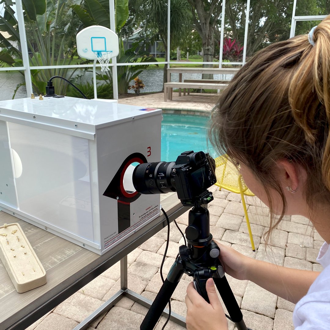 alluringbody's tweet photo. Taking photos of our jewelry while enjoying the weather! #alluringbody #photography #earrings #diamonds #camera #pool #sun #photo #jewelry #diamond #gems #gold https://t.co/LhgNkIHeMl