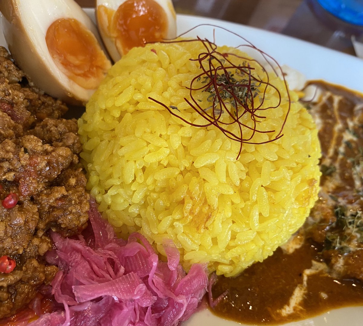MoglogRiico's tweet photo. 阪急夙川駅
空腹は最高のスパイス

レモンが効いたキーマカレーとバターチキンカレーのあいがけ🍴
辛さと爽やかさで最高✴︎
お肉もしっかりで腹パン🐖

薫製卵がほんまにおいしかったー❤️

@HungerBestSpice 
#スパイスカレー
#spice
#神戸
#夙川
#モグモグログ
#カレー好きと繋がりたい
 #もぐログ https://t.co/nmJcnZGvG0