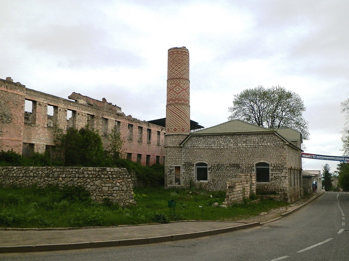 Saatli MosqueLocated in Shusha, Saatli Mosque is considered one of the final masterpieces of Karbalayi Safikhan Karabakhi, built with two minarets.The mosque is in critical condition at the moment.