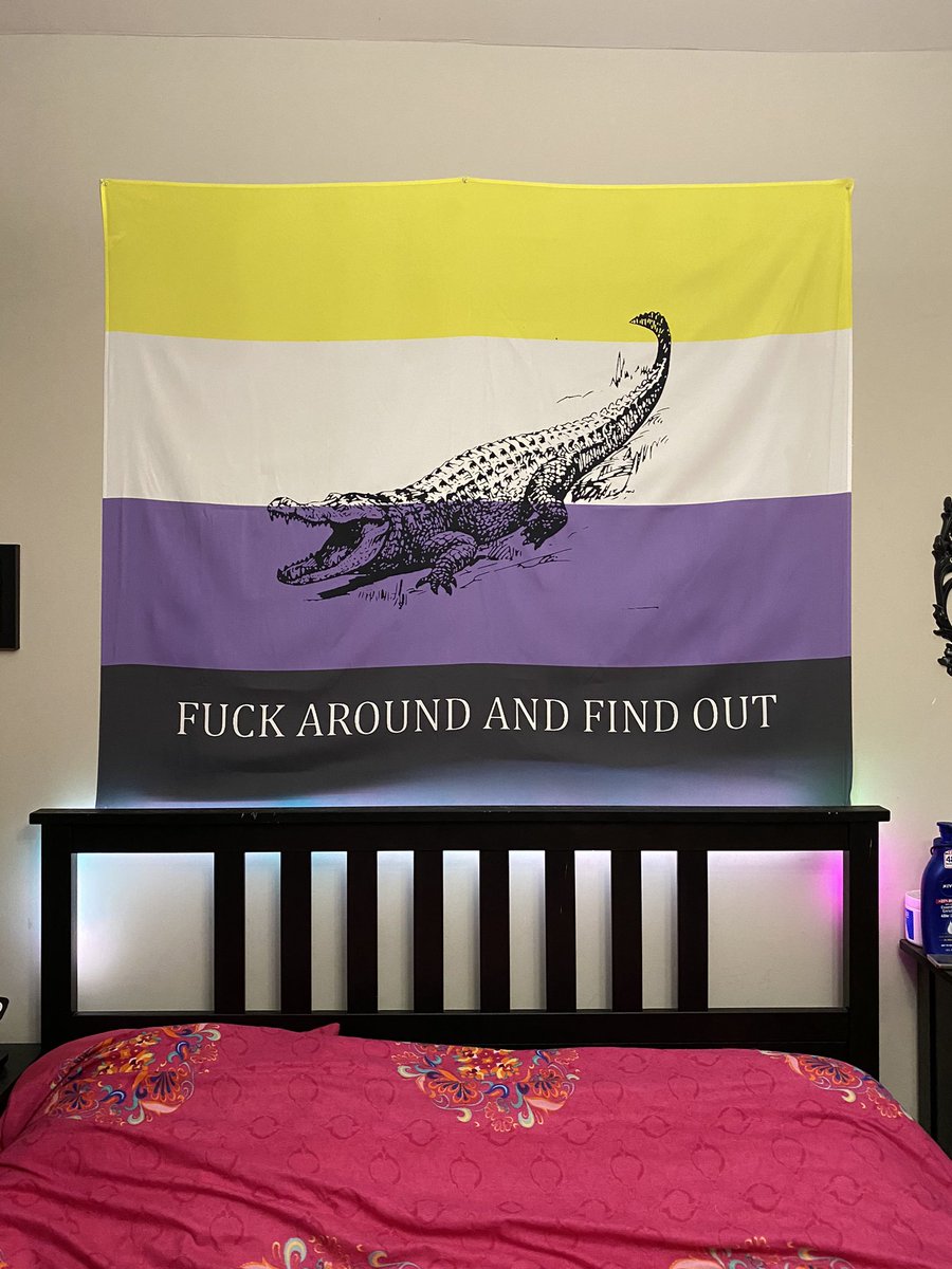 bangablecryptid's tweet image. Literally screaming at how perfect this flag from @GatorsDaily is