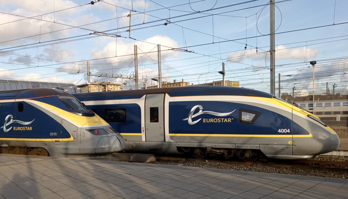 mikenarrowgauge's tweet photo. @Coastway_Will #TwitterTrainGallery with a couple more @Eurostar trains in #Brussels - this time in the same livery. 🇬🇧🇪🇺🇧🇪🍻😷👍 https://t.co/b1l1RfMZMz
