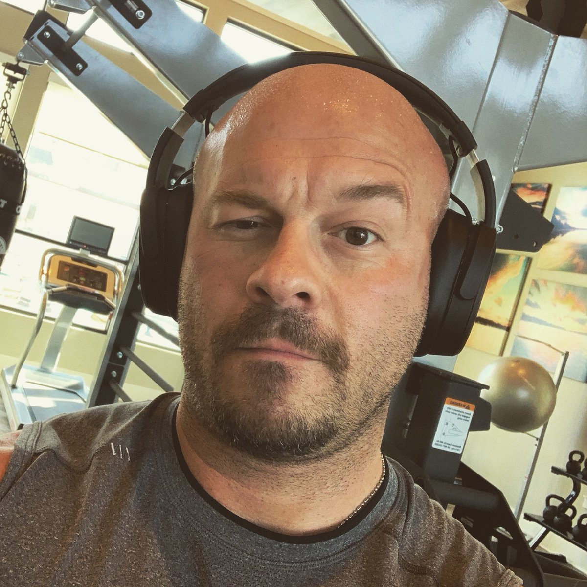 Did you lift today?!?!
#homegymsunday #lift #workoutweekend #baldguys #doit