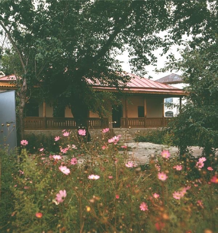Bulbul’s House-Museum in ShushaAzerbaijani singer Bulbul's museum in Shusha existed until 1992. After the invasion of Shusha, more than 6 thousand museum pieces were destroyed, while some of them were carried to Armenia. Some soldiers also shot Bulbul's monument.