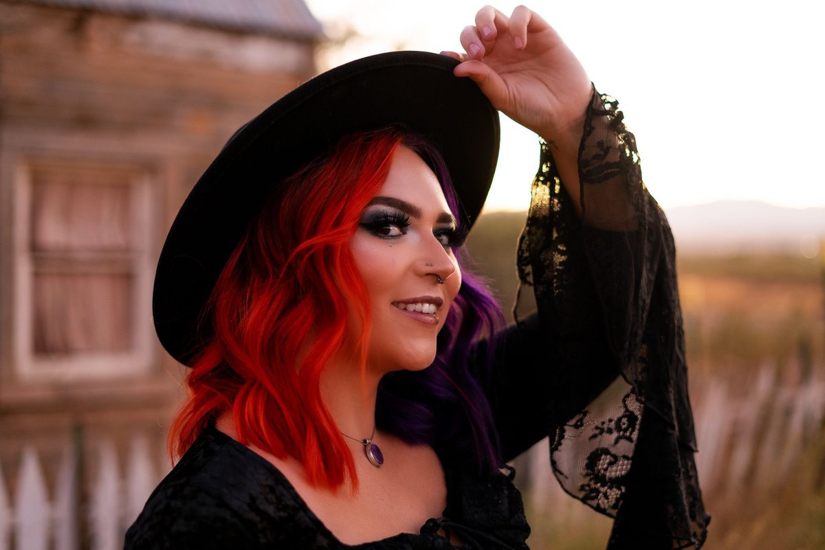 It’s the Halloween hair for me🧡🦇💜