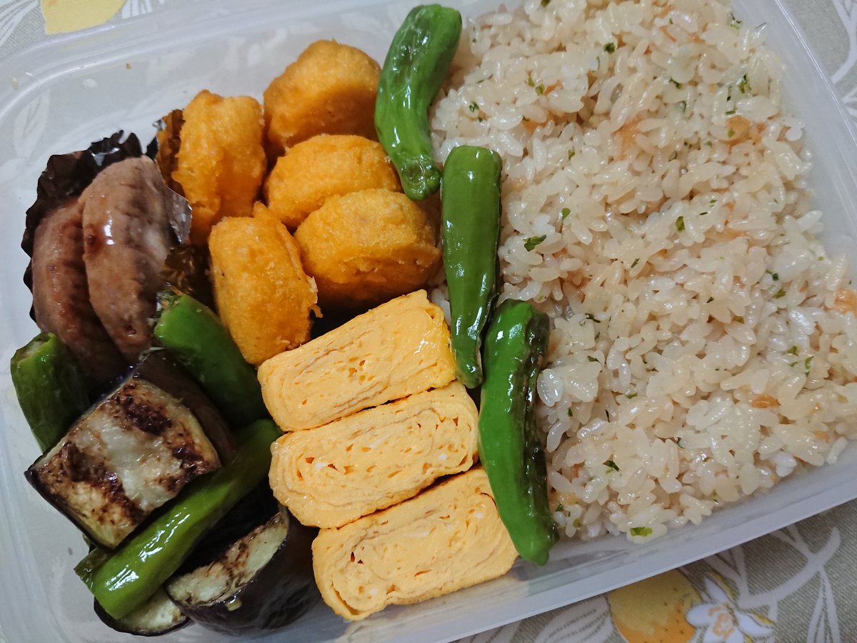 コリラン 今日のタッパー弁当は温めるだけのやつ多くて手抜き これと昨晩の残りの野菜スープをサーモスのスープジャーに入れただけ お弁当 タッパー弁当 高校生男子弁当 息子弁当