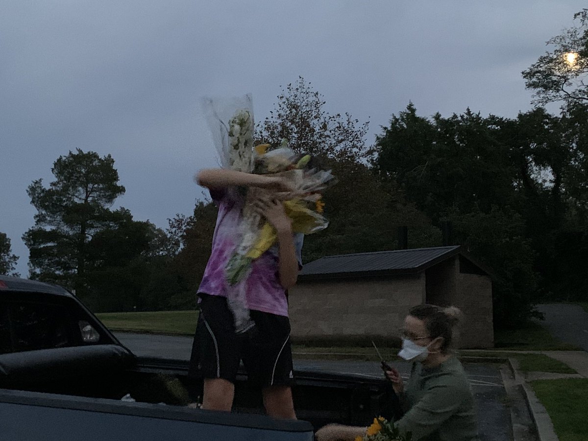 As we prepped the flowers, we ran into two sisters, Esther and Annie, and their children. We explained what we were doing and they joined in to help, with their kids climbing into the back of the truck to speed up the offloading of the bouquets.