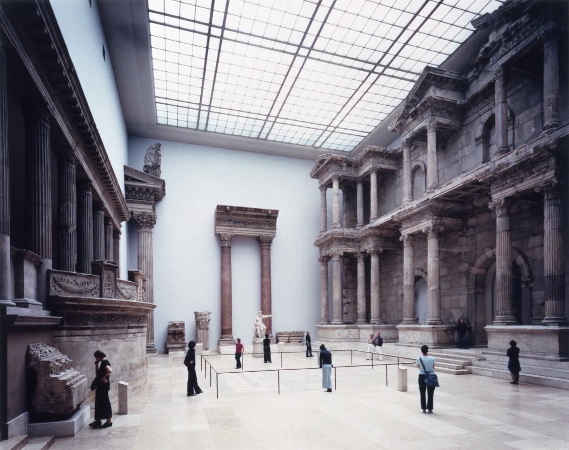 Pergamon Museum II (2001I) by Thomas Struth
#fotografia #fotografo #photograph #creator #creative #creativo #creatorclass #photographer #photography #filmphotograph #filmphotography #art #artist #blacktober