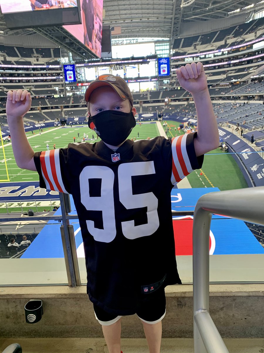 My son’s first #NFL game was an exciting victory he’ll always remember thanks to @MylesLGarrett and the #browns!!