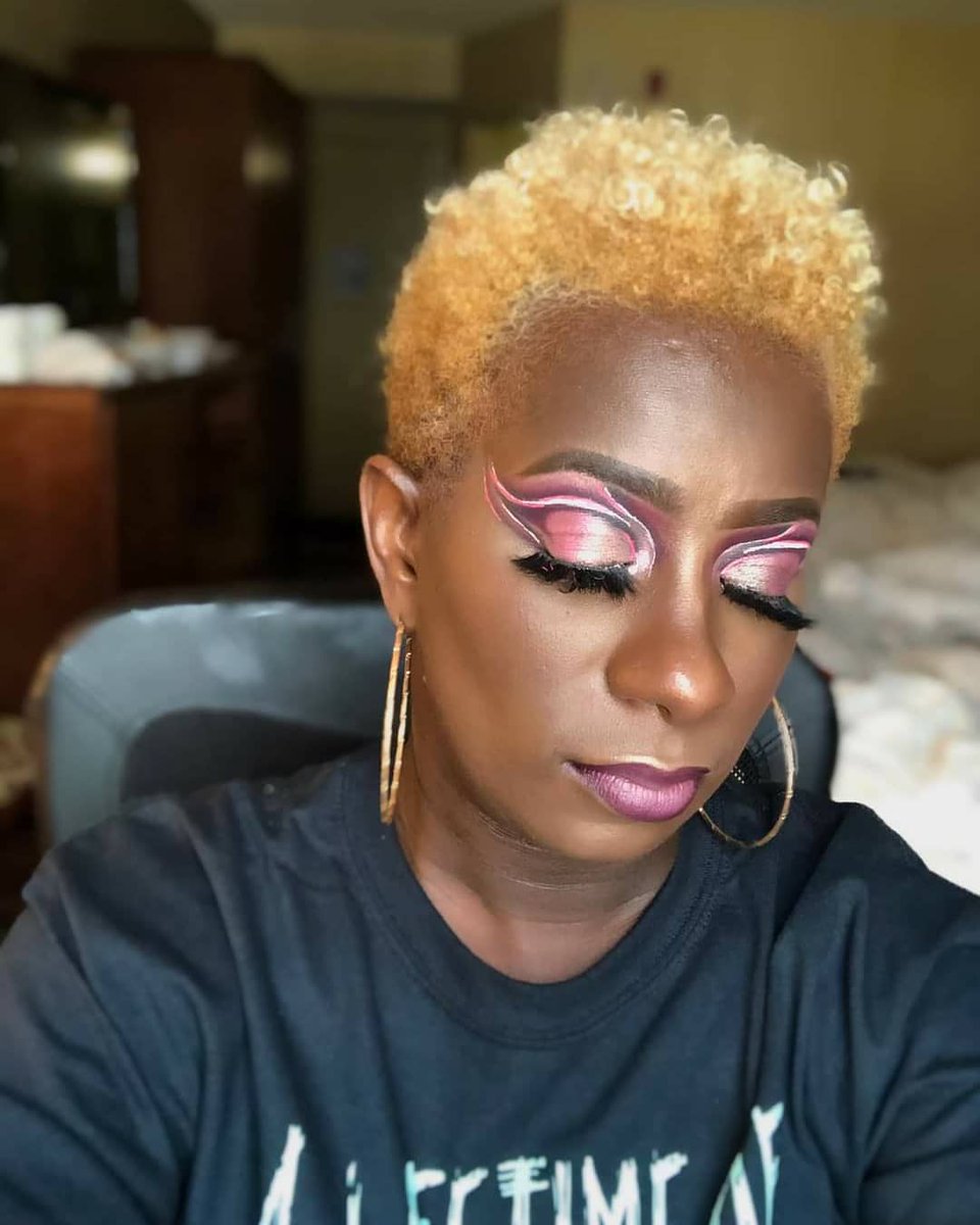 beat_indi's tweet photo. Gorgeous beat done by the absolutely stunning Cami Flowers 

Featuring our Stop Lashes 😍🙌

That eye work is just BEAUTIFUL 😍🔥

#colorfulcutcrease #cutcrease #ombrelips #cutcreasetutorial #colorful #browsbrowsbrows  #supportblackownedbusinesses #BlackOwnedBusiness https://t.co/cIs3tj11EQ
