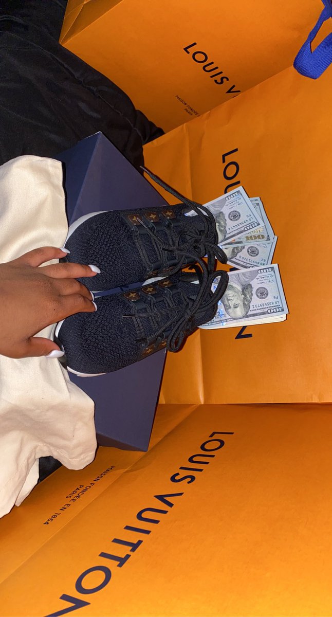 ImRealExclusive's tweet photo. Made sure my spoiled Libra had every single thing she asked for on her birthday list plus more🖤 https://t.co/yKxTPnb4Ne