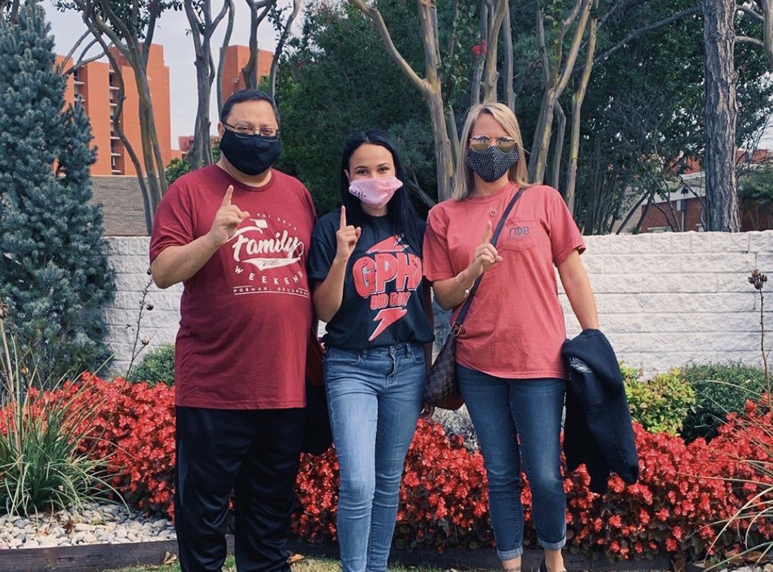 ougphi's tweet image. This weekend we got to show our families our home away from home!🥰