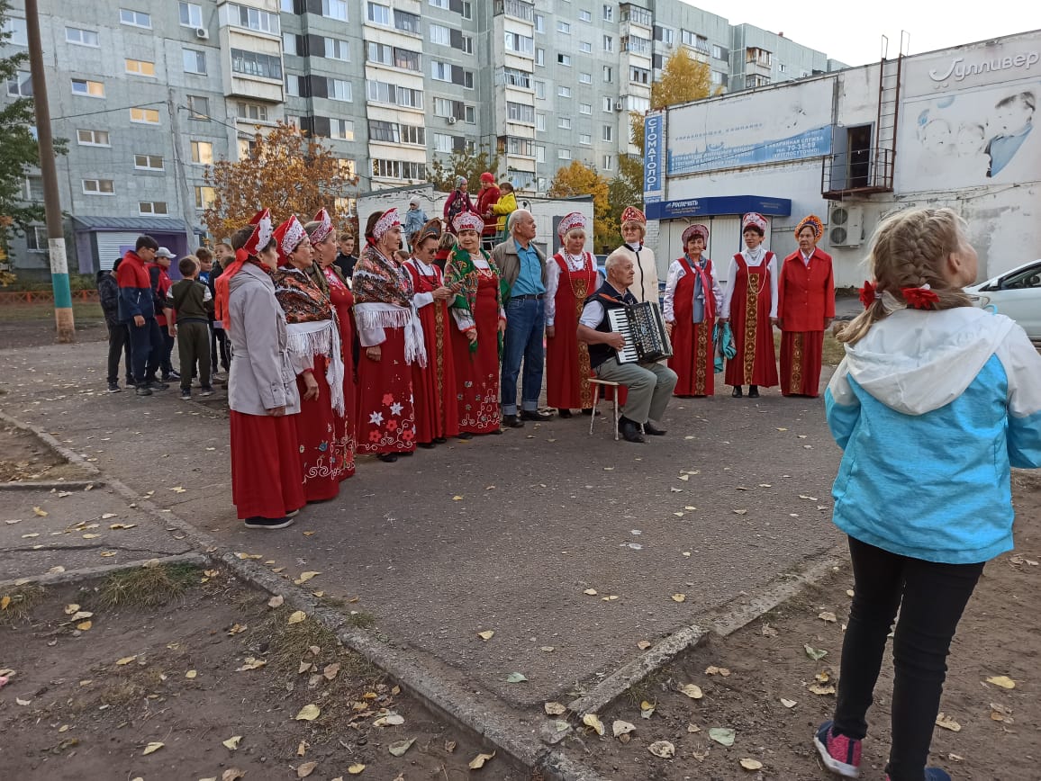 01 октября - Международный День пожилых людей

На территориях ТОС "Алексеевка", "Менделеевский", "Новая жизнь" Заволжского района прошли мероприятия, посвящённые этому прекрасному Дню.
Прошла концертная программа и интересные конкурсы.

Желаем всем крепкого здоровья и радости!