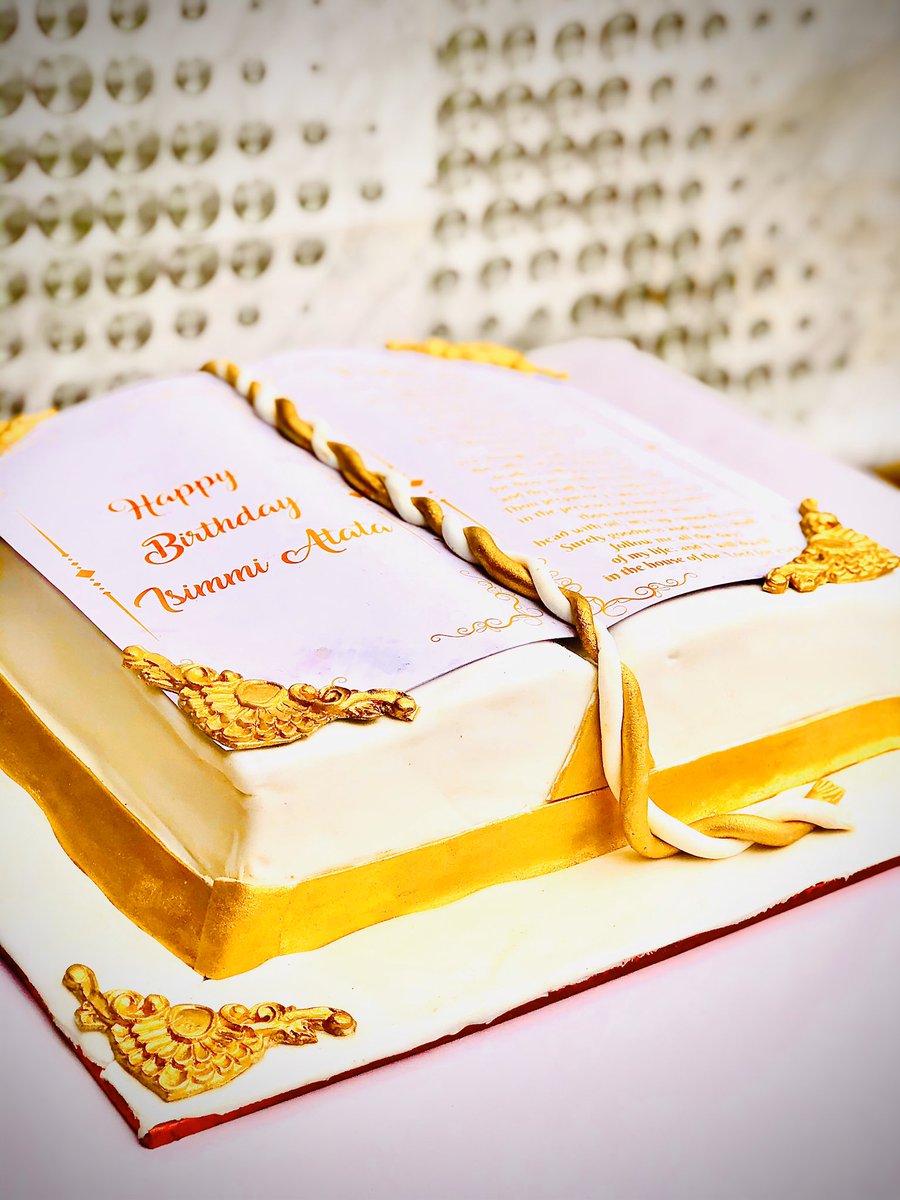 cravingshaven's tweet photo. Gold and white is royalty 👑 
A royal cake for a king
Something for Daddy on his special day 💃🏽💃🏽 #biblecake 😊
Just mention what you want, Nancy is up to the task🤩 https://t.co/pQ3KM4Sr40