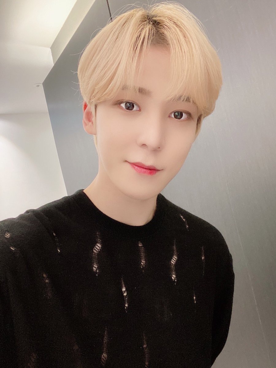 ATEEZofficial's tweet photo. [#윤호] 바라만 봐도 행복한 울 에이티니❤❤
#ATEEZ #에이티즈 https://t.co/5GGjR0gFPV