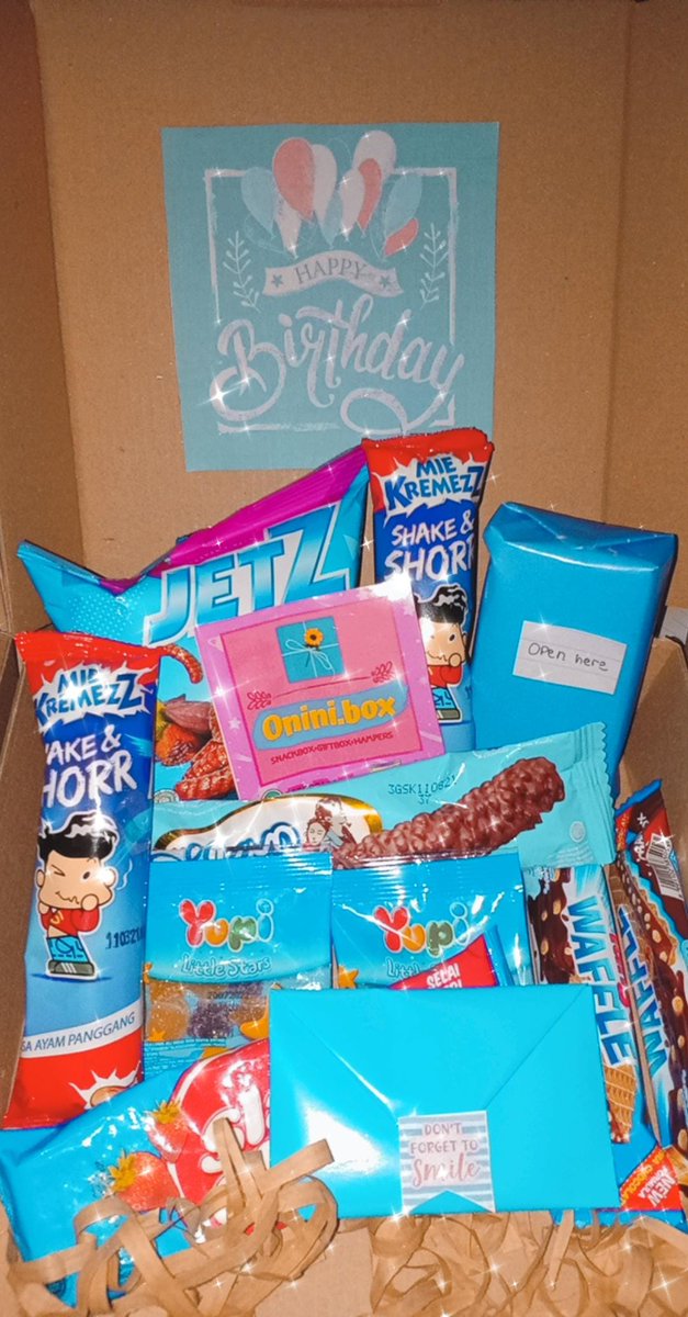 snackbox / giftbox / hampers  request warna 🌸
khusus birthday / request yang lainnya boleh banget only 30k atau harga bisa kurang sesuai budget kalian 😻🌸 free kartu ucapan