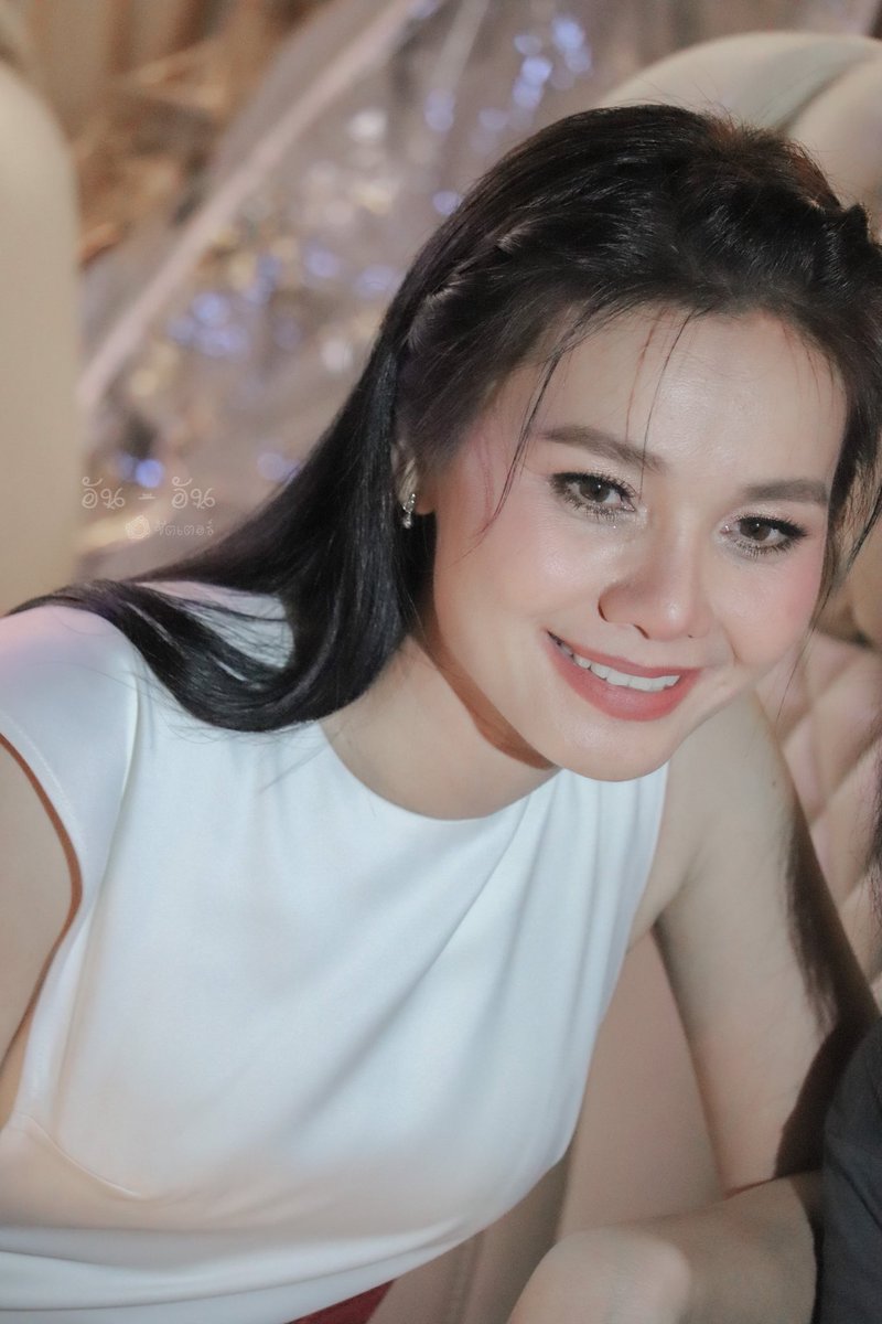 NooAunA's tweet photo. แอบส่องพี่ต่ายจากบนบันได น่ารักสดใสสุดๆไปเลยค่ะ 😳🥰❤️🐰
#ต่ายอรทัย
#คุณรอยยิ้ม
#แม่ดอกลีลาวดีของหนู
#ออร่าทัย
#03Oct2020 https://t.co/AuWOQwG42O