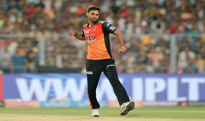 But the best was yet to come. Sunrisers were ought to play MI at Sharjah (a place that has been a hell for bowlers). In the absence of Bhuvi, Nattu was asked to bowl the 17th & 19th over against likes of Pandya & Pollard. Stage was set. Batsmen were ready for the final burst.