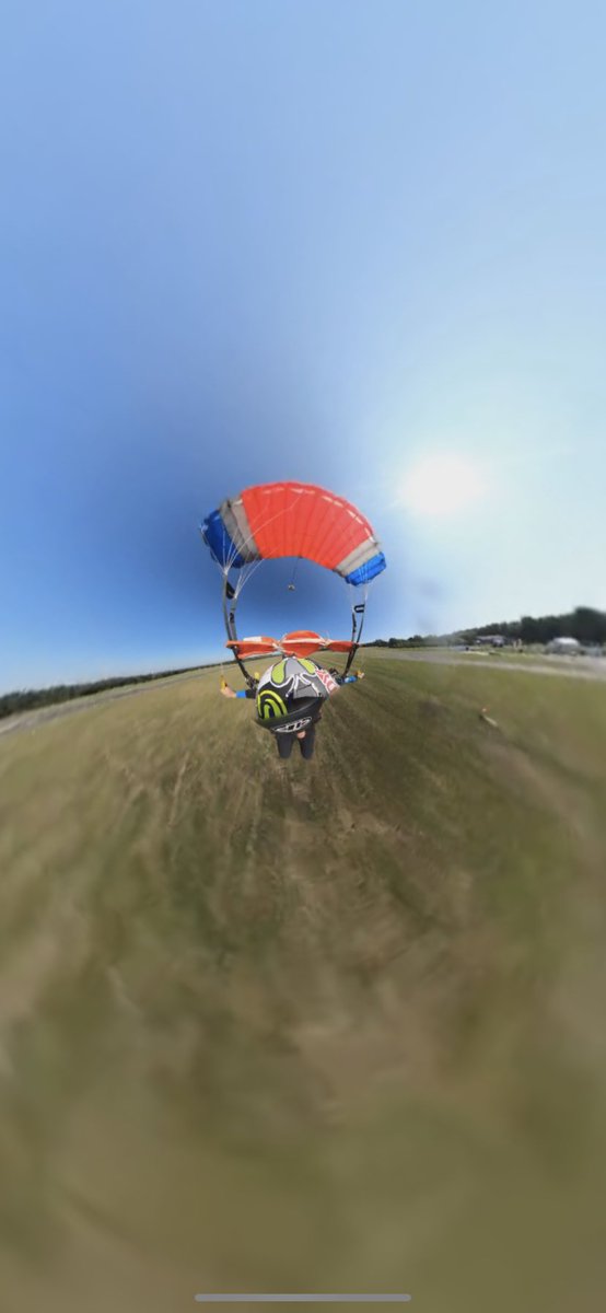 Alain_Messina's tweet photo. #gopromax #GoPro #skydiving #skydieSpa #Fun #Adrenaline #Belgium #friends #2020Vision https://t.co/WSTGZPNYtk