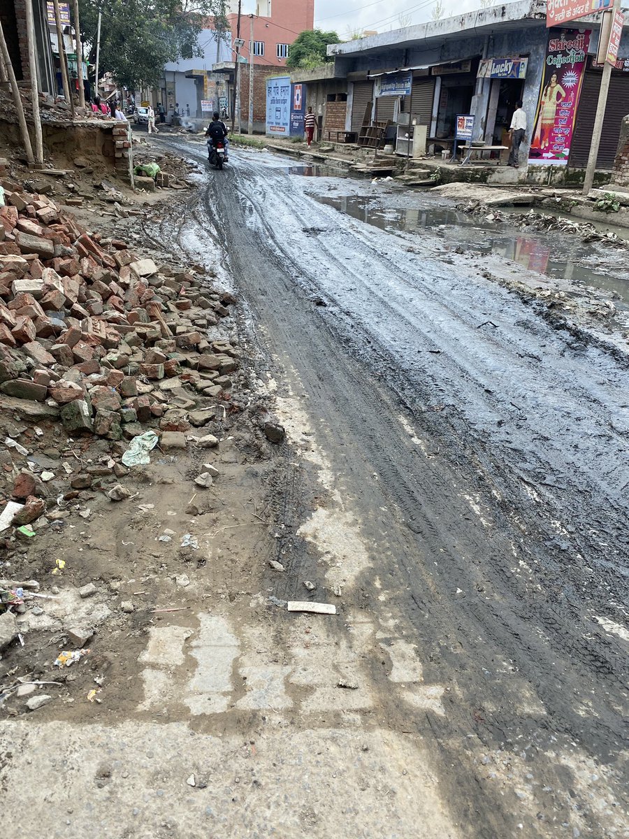 vinayaren's tweet photo. @phedhry @cmohry @anilvijminister Some photos of our Swachh Haryana are attached. These are wonderful and cleaning on road is at its best. Thanks to Hon'ble CM and Shri Anil Viz.  this is how ‘Gandagi Mukt Bharat’ campaign' is running well in Haryana. https://t.co/EyWebGVcZD
