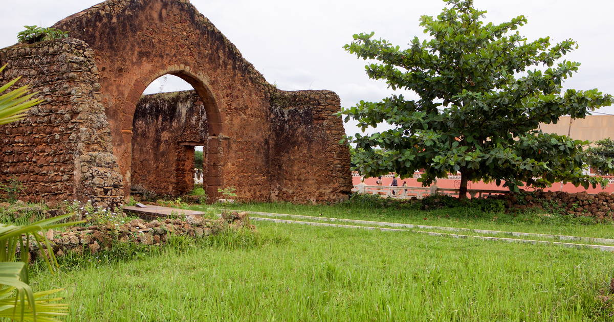 Angola: A Portugese-influenced stone church in Mbanza Kongo (the former capital of the Kongo Kingdom), built by the local ruler in 1549 after earlier Kongolese kings' conversion to Catholicism circa 1500.