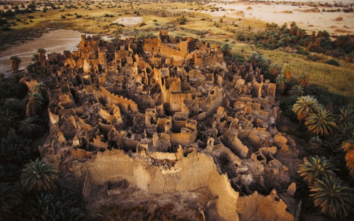 Niger: One of my favorites on this list - the mudbrick citadel of the Djado plateau, resting along the Saharan trade routes and now being inhabited by Toubou nomads. It's guessed to have mostly thrived as part of the Kanem-Bornu Empire.