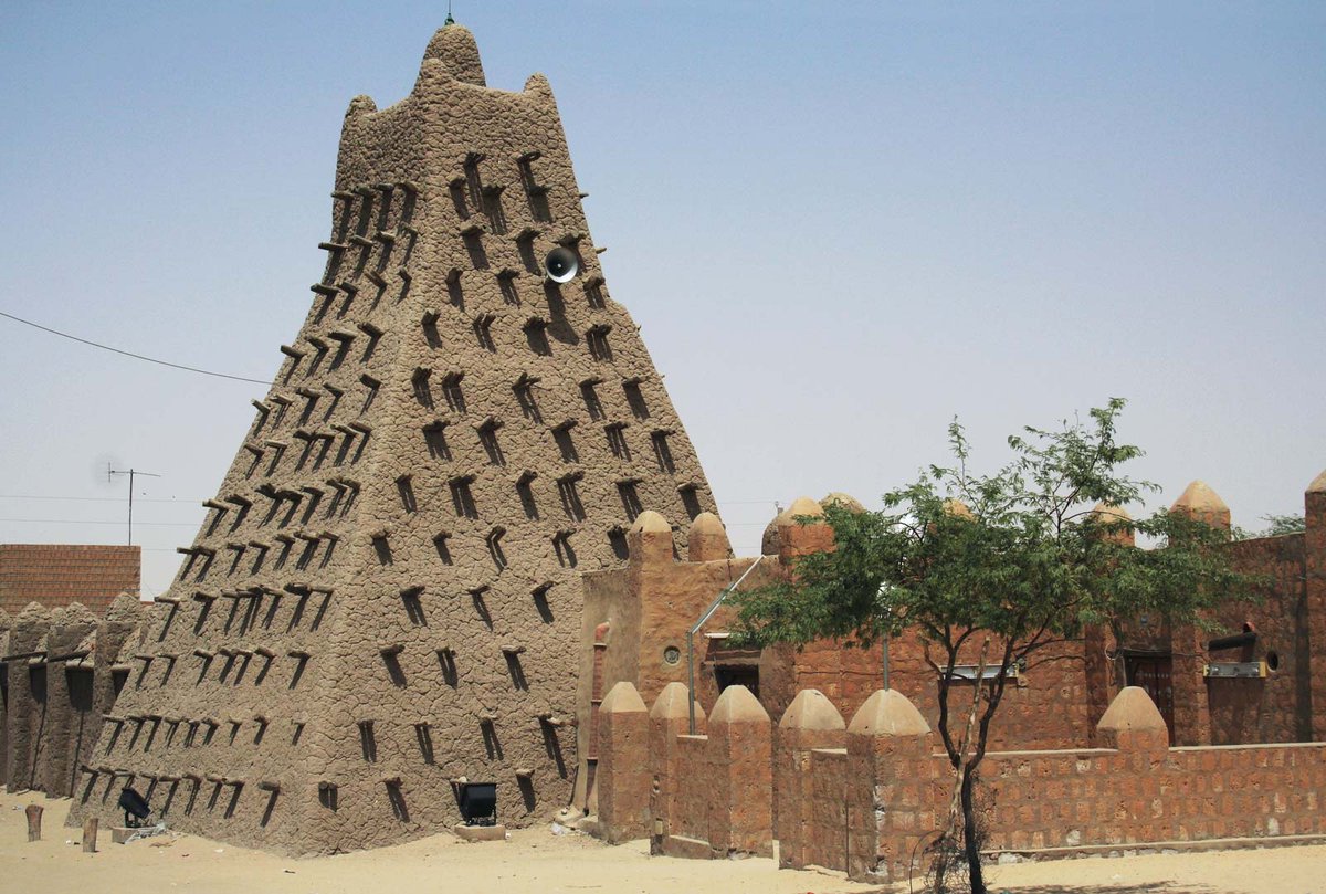 Mali: One of the three well known centers of learning in Timbuktu, Sidi Yahya Mosque - again, a little early for my time period as it was completed in 1440, but you can clearly see the architectural similarities with Agadez.