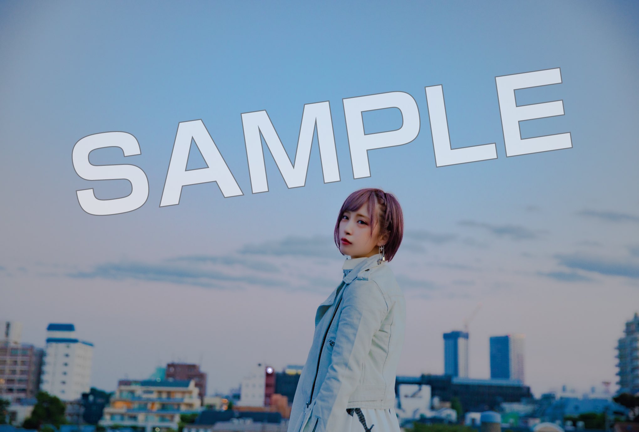 ReoNa 発売日当日の日付入り‼️直筆サイン入りポスター「Null」 ReoNa 直筆サイン入り ポスター - メルカリ