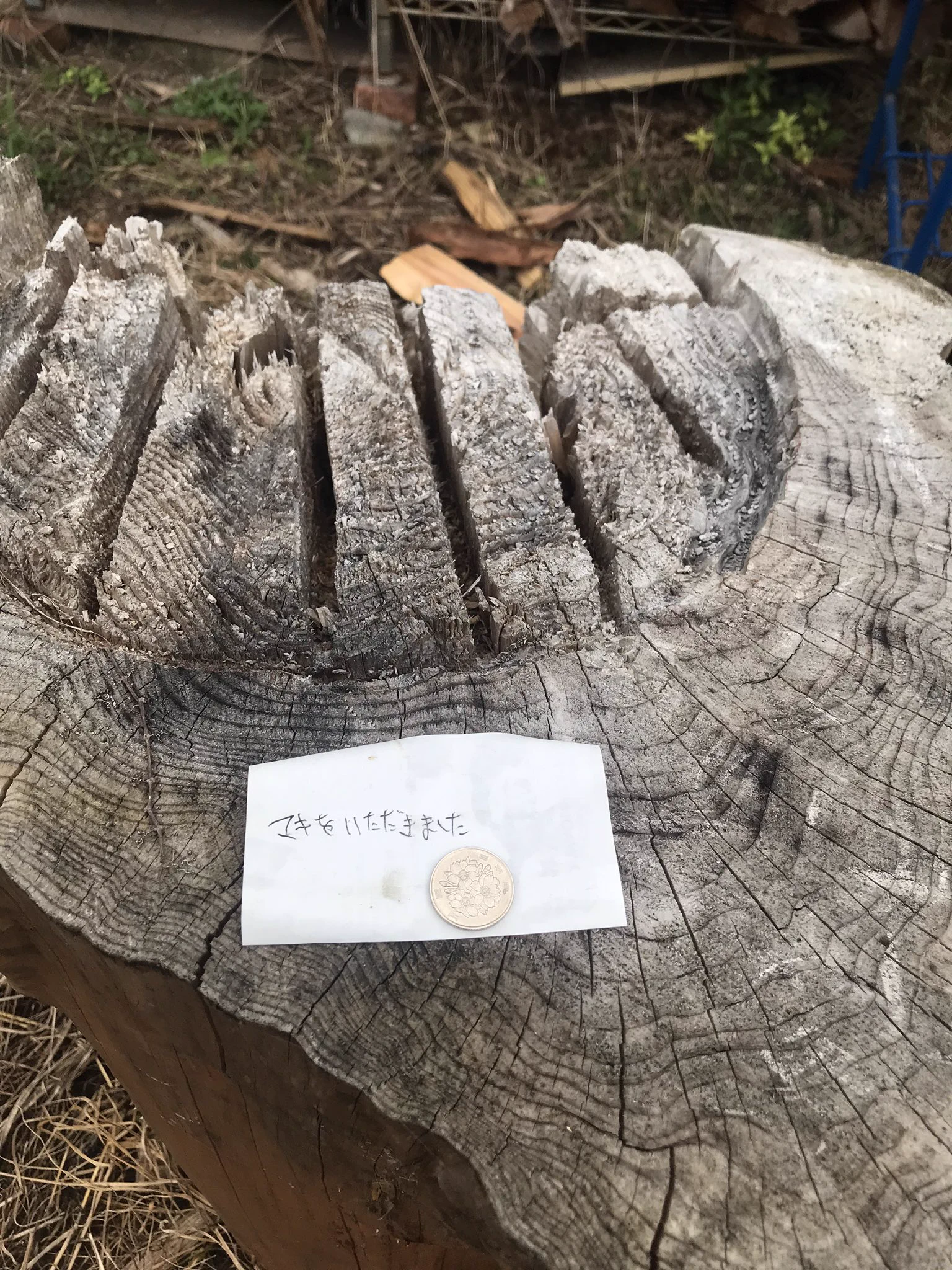 薪を盗まれ、しかも、お礼に100円置いていった！有り得ない行動に驚き！！