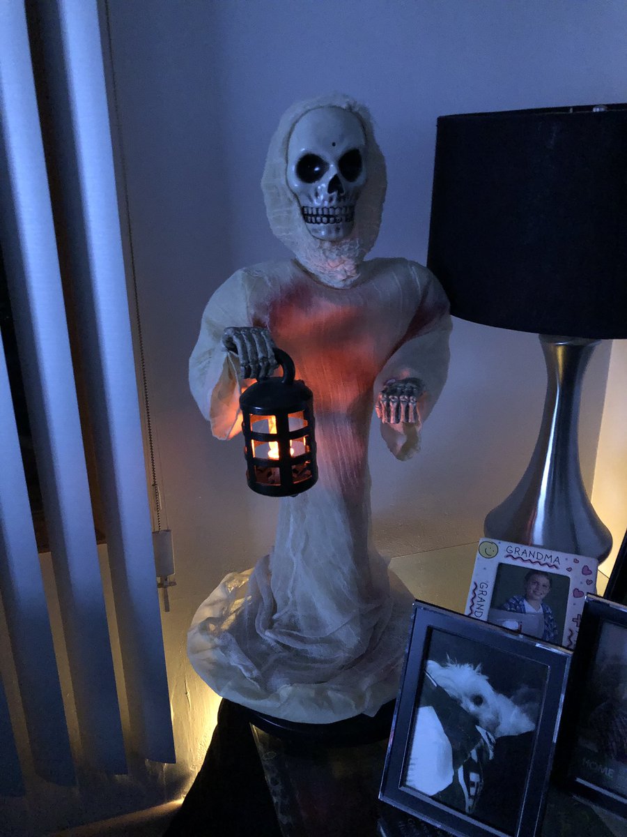 My Grimm Reaper is up! Love this time of year๐! #Halloween #BestHoliday๐ #MichealMyersโ ๏ธ #Decorating https://t.co/qNju3fYUEK