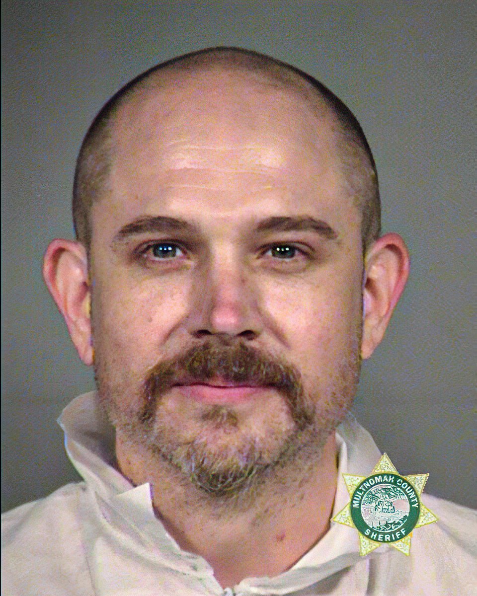 A @PortlandPolice officer was ambushed in an attack. A man smashed the cop's car window & maced him. He escaped in a car but was caught. John B. Russell, 41, was found carrying knives, a laser pointer, rocks, slingshot & other weapons used at #antifa riots https://t.co/Dj10jFsaBR https://t.co/eXb32Du0md