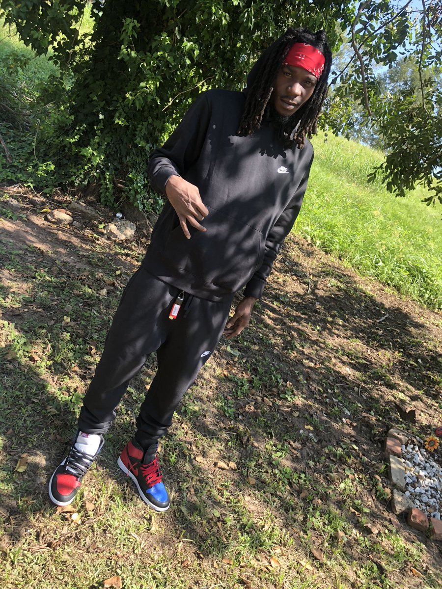 santanadatruth1's tweet photo. Be Feeling Like I’m The Realest, Standing On My Business
Taking Care Of My Children🤞🏾💯
#TheBlackSheep🖤🐑 #LongLiveMyFamily🙏👼 #FreeMyPeople⏳🔓 #BoutWhateverLife😈 #HumbledG🤫 https://t.co/B7A9oQ5RSq