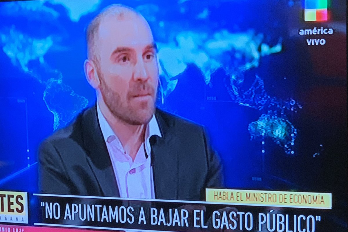 Aquí tenés al hijo de recontra remil puta. Jamás tocará el gasto.
Es cómplice de la mierda de los políticos que nos hunden. Es parte del problema, no de la solución.
Les cuento: a Kambiemos tampoco le gustaba bajar el gasto. Sólo tocaron subsidios a privados. No la de la política