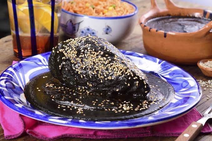 3.) she called mole, a traditional oaxacan dish, disgusting. as a mexican and oaxacan person im disgusted by her xenophobia.  #juzãoisoverparty