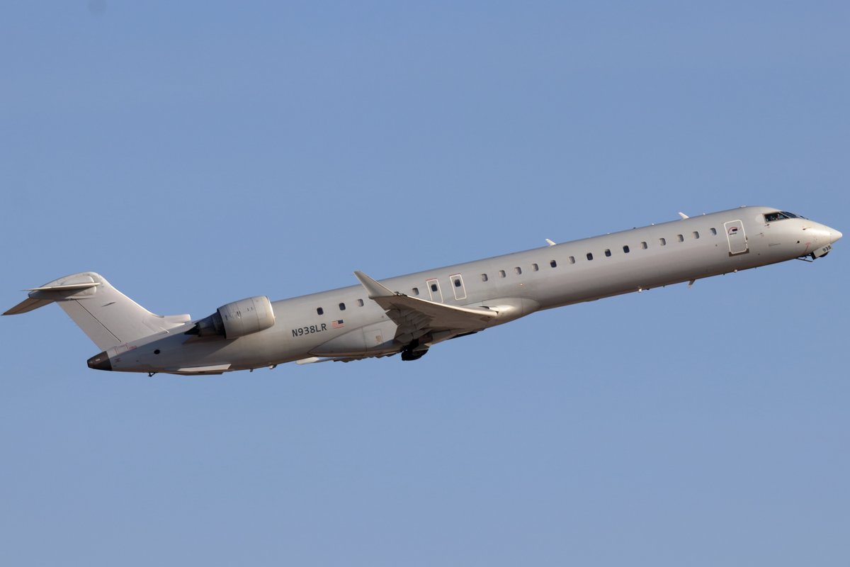 キャスバル Oct 4 アメリカンイーグル Americanair Bombardier Crj 900er N938lr Operated By Mesa Airlines Phx Phoenixskyharbor Americanairlines Americaneagleairlines Mesaairlines Crj900 結構長い期間 なぜか白塗りのまま 光の加減