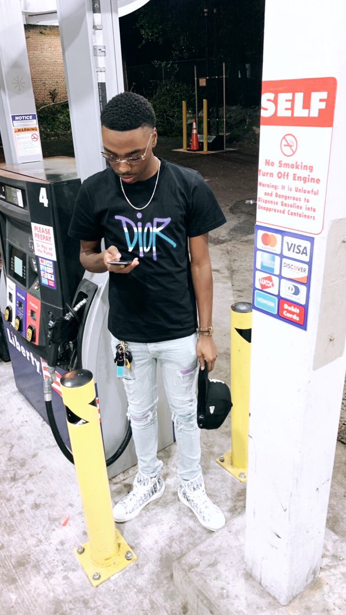 westside_Quise's tweet photo. #Pregame🎉 https://t.co/yPcXp6wtAN