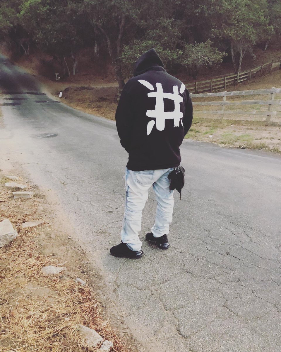 Ghambit's tweet photo. Excited to build my brand up. I haven’t even officially dropped this first collection, but I’m already excited for my next one... PLEASE FOLLOW @ATreeHouseClub #CoolKidsOnly #FollowThePoundSign https://t.co/VCFIVBTeIu