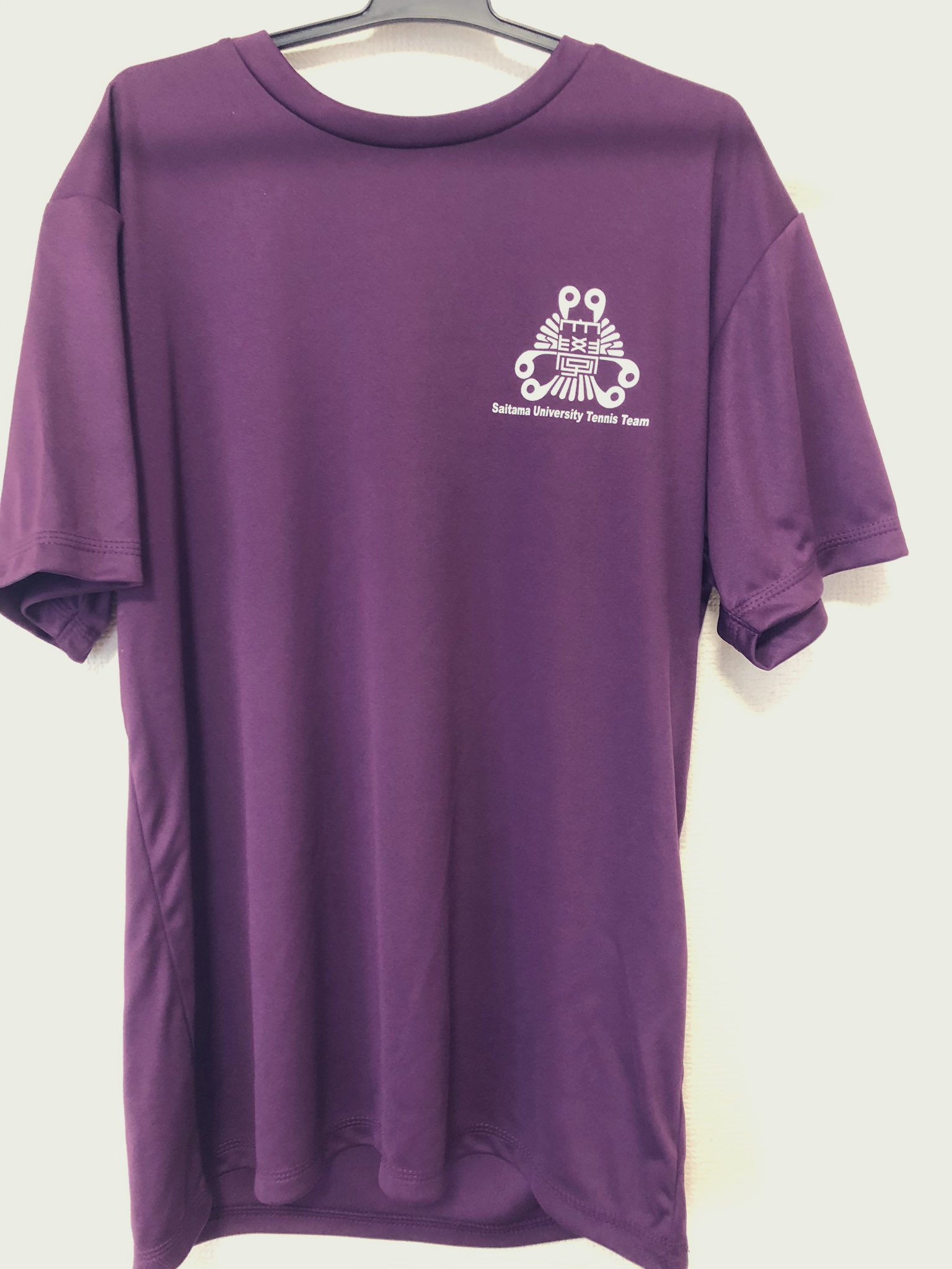 埼玉大学硬式テニス部 V Twitter こんにちは なんと テニス部の部活tシャツが完成しました とてもカッコいいデザインと色でテニス部を象徴するものかなぁと思います このtシャツを着たい1年生諸君 ぜひテニス部へ 埼玉大学 埼玉大学硬式テニス部 V Twitter こんにちは なんと テニス部の部活tシャツが完成しました とてもカッコいいデザインと色でテニス部を象徴するものかなぁと思います このtシャツを着たい1年生諸君 ぜひテニス部へ 埼玉大学