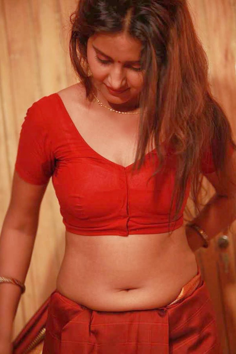 HotStuffTelugu's tweet photo. Women's in Red Saree 🔥🔥
Who's Ur Fav Slut?
RT - #TridhaChoudhury 
Fav- #ArchanaSharma ❤️❤️🥰 https://t.co/vBFvzUSCDg