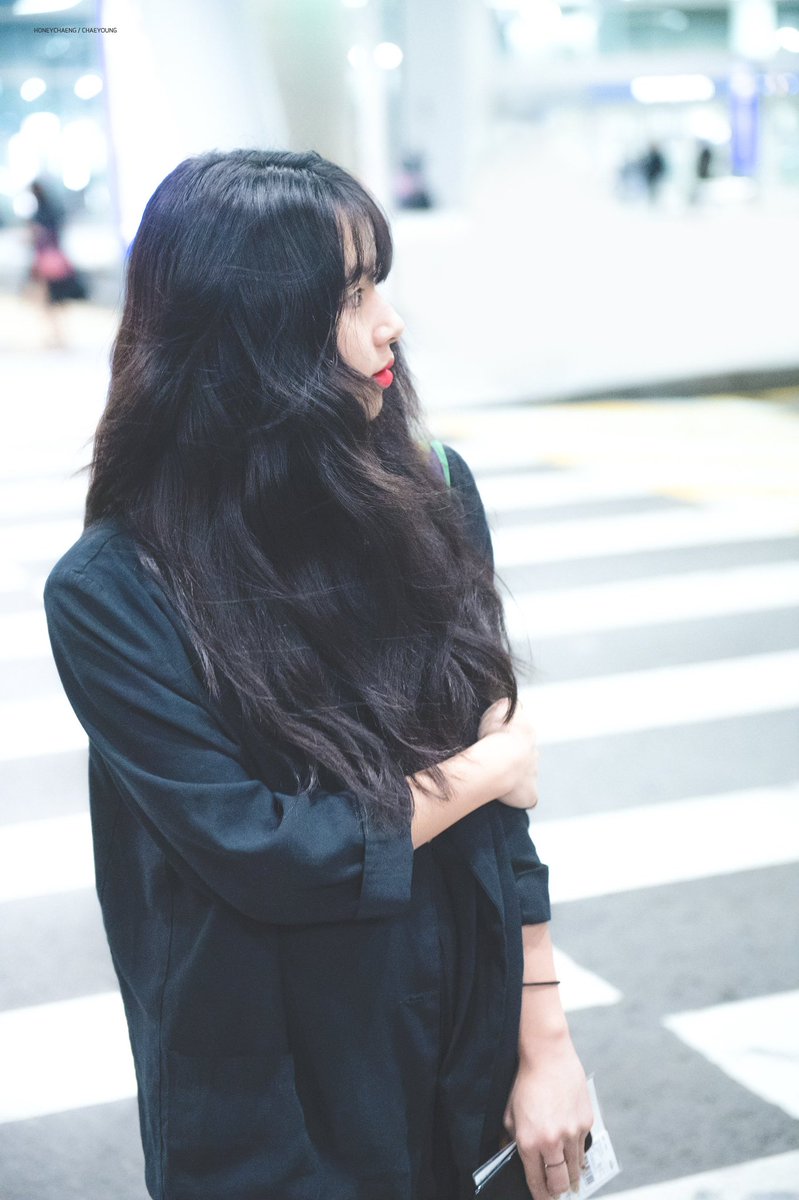 not chaeyoung& #39;s fashion but look her eyes are the whole galaxy