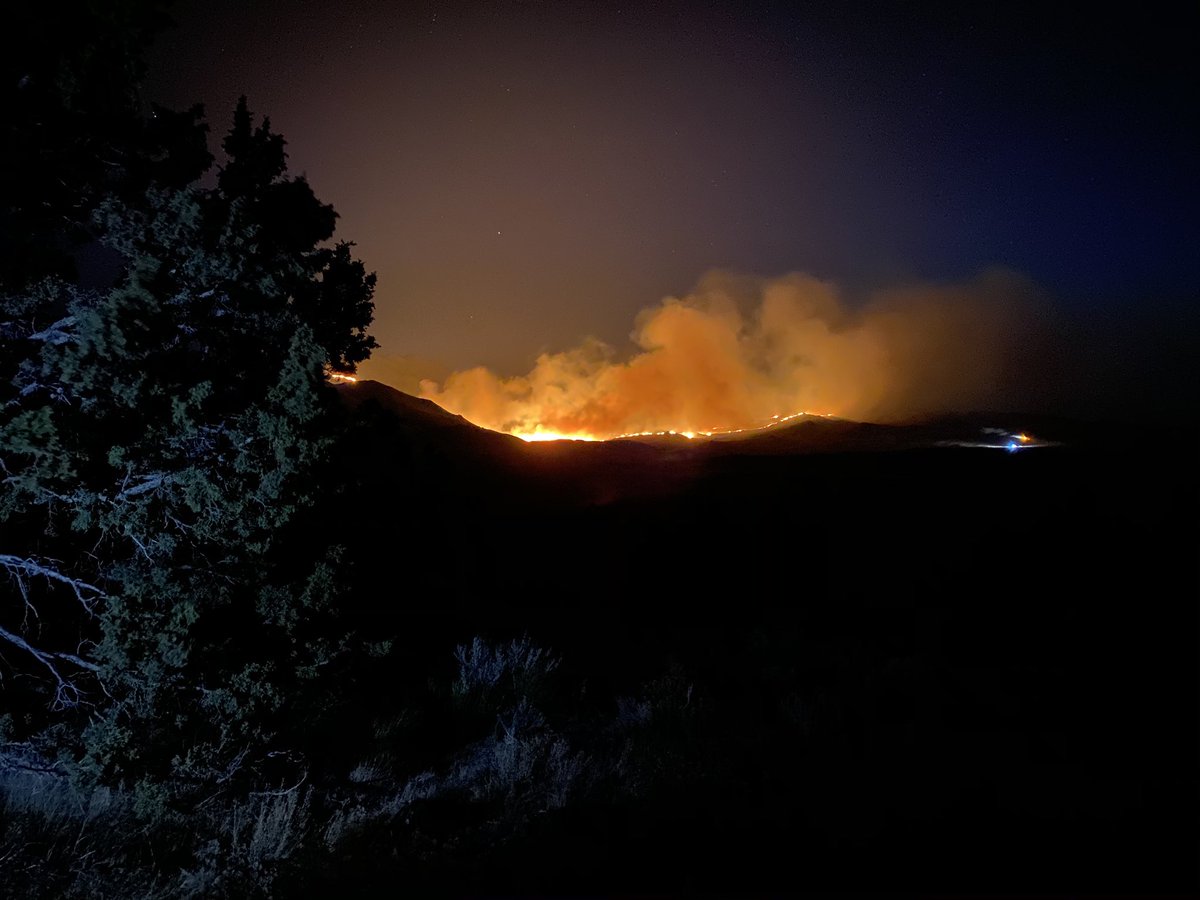 JustinC2593's tweet photo. More photos from the baccarat fire Cold Springs, NV #baccaratfire #fire https://t.co/LoEPA8iCKq