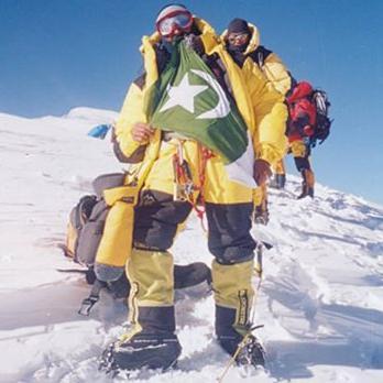 ArifSadpara's tweet photo. National Hero Hassan Sadpara Climbed World Second highest peak K2 8611meter in july 2004 Without using supplementary Oxygen on Golden Jublee of K2. Salute our Hero #imrankhan #ForiegnServiceofPakistan #presidentofPak #secretariat https://t.co/SHlyuvbp57