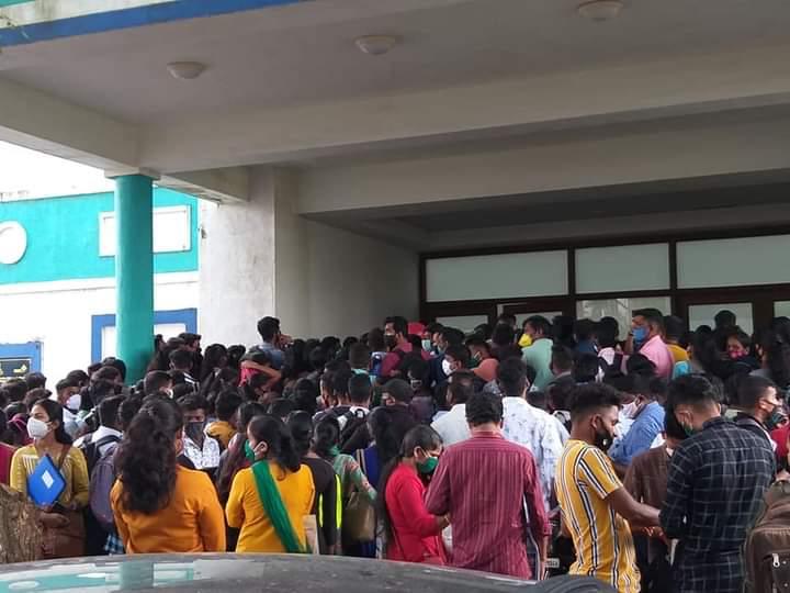 girishgoaINC's tweet photo. The defective @BJP4Goa @GovtofGoa under @DrPramodPSawant puts thousands of young lives under #Covid risk by calling them all together for interview at @GoaGmc for the Multitasking Vacancies.
Shame on Health Minister @visrane.
#InsensitiveBJP https://t.co/l739MZiemP