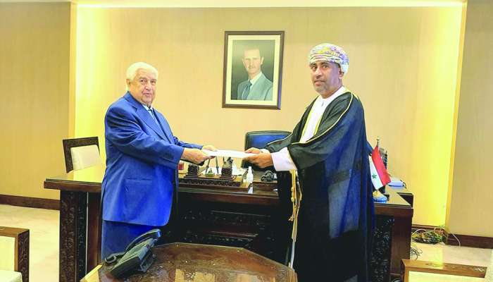 world_oman's tweet photo. Walid Al Muallim, Syria’s Deputy Prime Minister and Minister of Foreign Affairs, received the credentials of Sayyid Turki bin Mahmoud Al Busaidi, the Sultanate’s ambassador to the Syrian Arab Republic.
#سلطنه_عمان https://t.co/QwnrQWdQhk