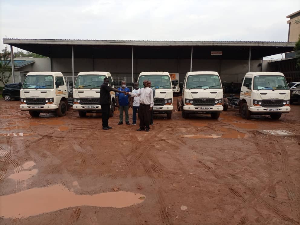 MahindraUganda's tweet photo. Special thanks to Engano Millers Ltd for purchasing these Mahindra Loadkings. We trust that these will grow your business to greater heights 🤝
#ndovumotors
#mahindra
#Loadking https://t.co/JuDpdyXTAv