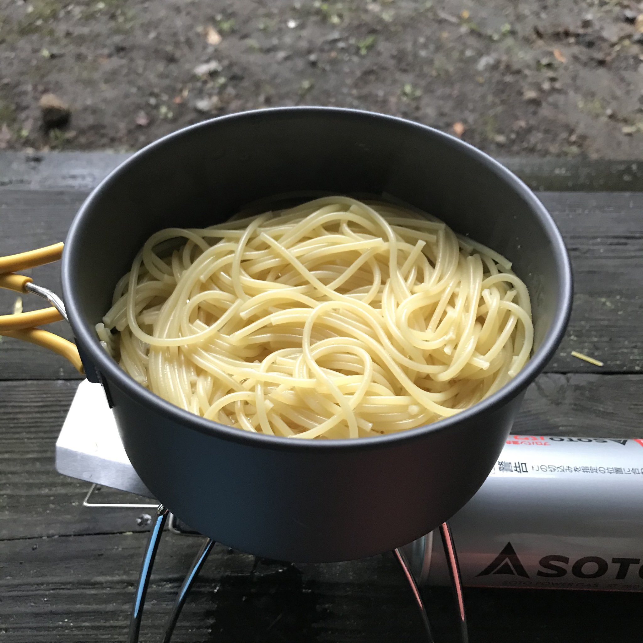 こうら 脱日本企業 メルボルン生活情報 モンベルの アルパインクッカー がミニマリスト キャンパー にオススメ 約0g前後で ラーメンからパスタ 焼きそばまで できるオールマイティさ バックパッカーキャンプする時に 重宝してます