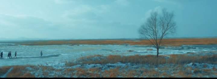 Jimin finds the shoes (which is believed to be the victims') on the sea where the ship sank.