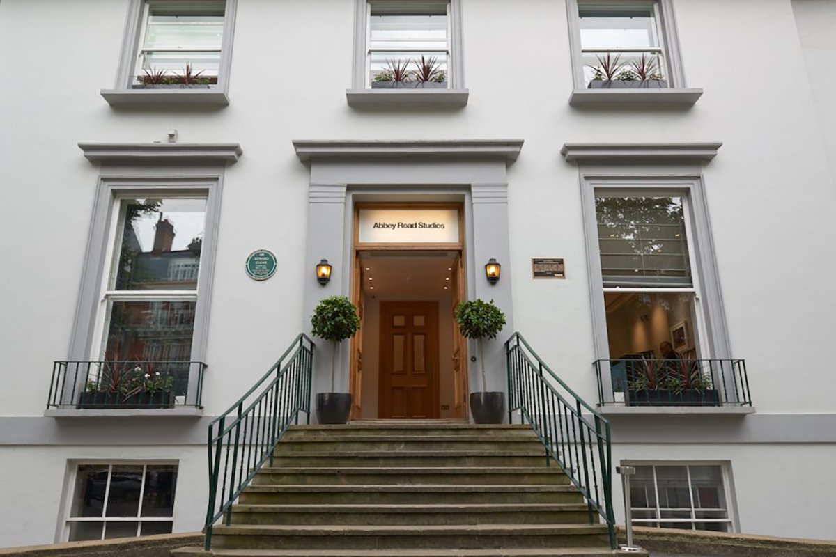 At the start of June 2020, we teamed up with <a href="/UMusicuk/">Universal Music UK</a>  to film and broadcast a live stream for their internal employees. 🎶

Read more about how we pulled it off here:

fluxbroadcast.com/work/universal…