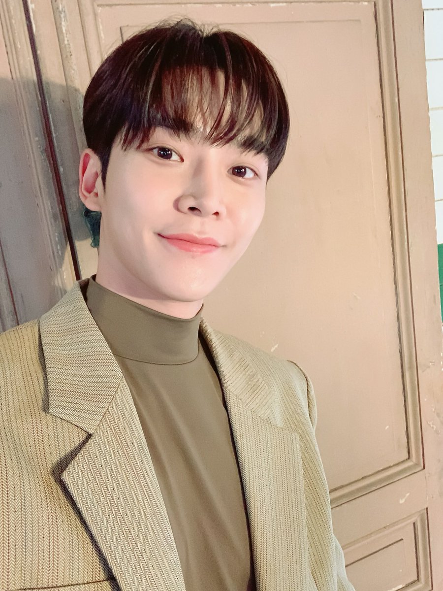SF9_FANCLUB's tweet photo. [📸] SF9 4TH ANNIVERSARY🎉 

로운시에 찾아 온 깜짝 선물!! 
4컷으로 만나는 로운🐭

#SF9 #에스에프나인 #로운 #ROWOON #로운_4컷 https://t.co/JrKFGyMrP5