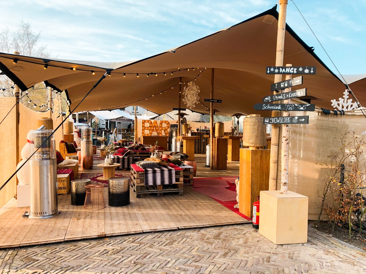 VersierdeKerst's tweet photo. Een winters event kan heel knus, warm en gemoedelijk zijn, ook buiten! Benieuwd naar onze winterconcepten geschikt voor buiten? Informeer direct bij carina@2-nice.nl #winterevent #kerstevent #kerststyling #kerstfeest #kerstborrel #winterborrel #outdoorevent #coronaproof https://t.co/wWwykJcq70